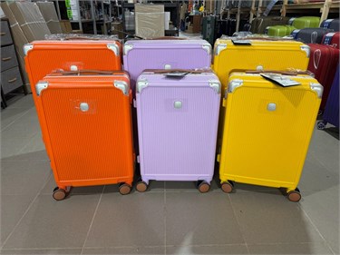 Чемодан без молнии с широкой ручкой 3137